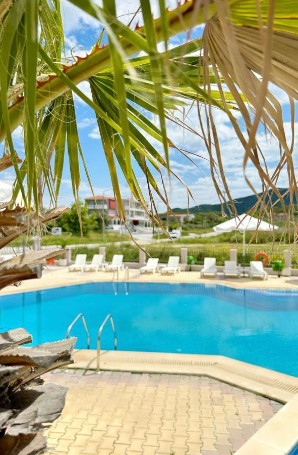 Hotel Palmera Sarti Bagian luar foto