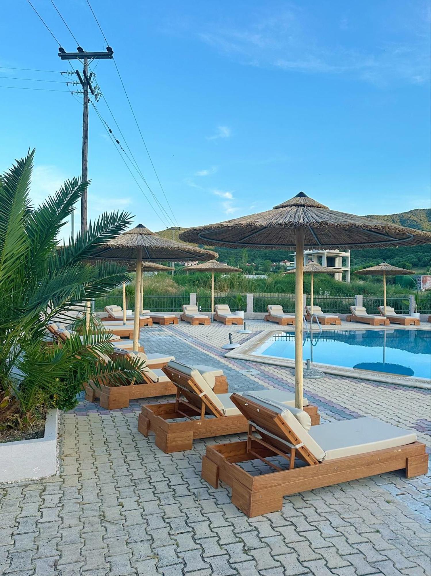 Hotel Palmera Sarti Bagian luar foto